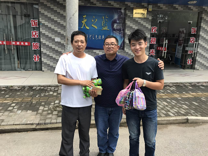 防暑降溫送清涼，高溫慰問(wèn)潤(rùn)人心——宏嘉公司開(kāi)展高溫慰問(wèn)活動(dòng)