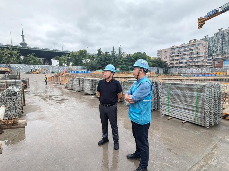 宏嘉公司領(lǐng)導(dǎo)葉明武同志一行國(guó)慶期間赴一線(xiàn)檢查指導(dǎo) 安全生產(chǎn)與文明施工